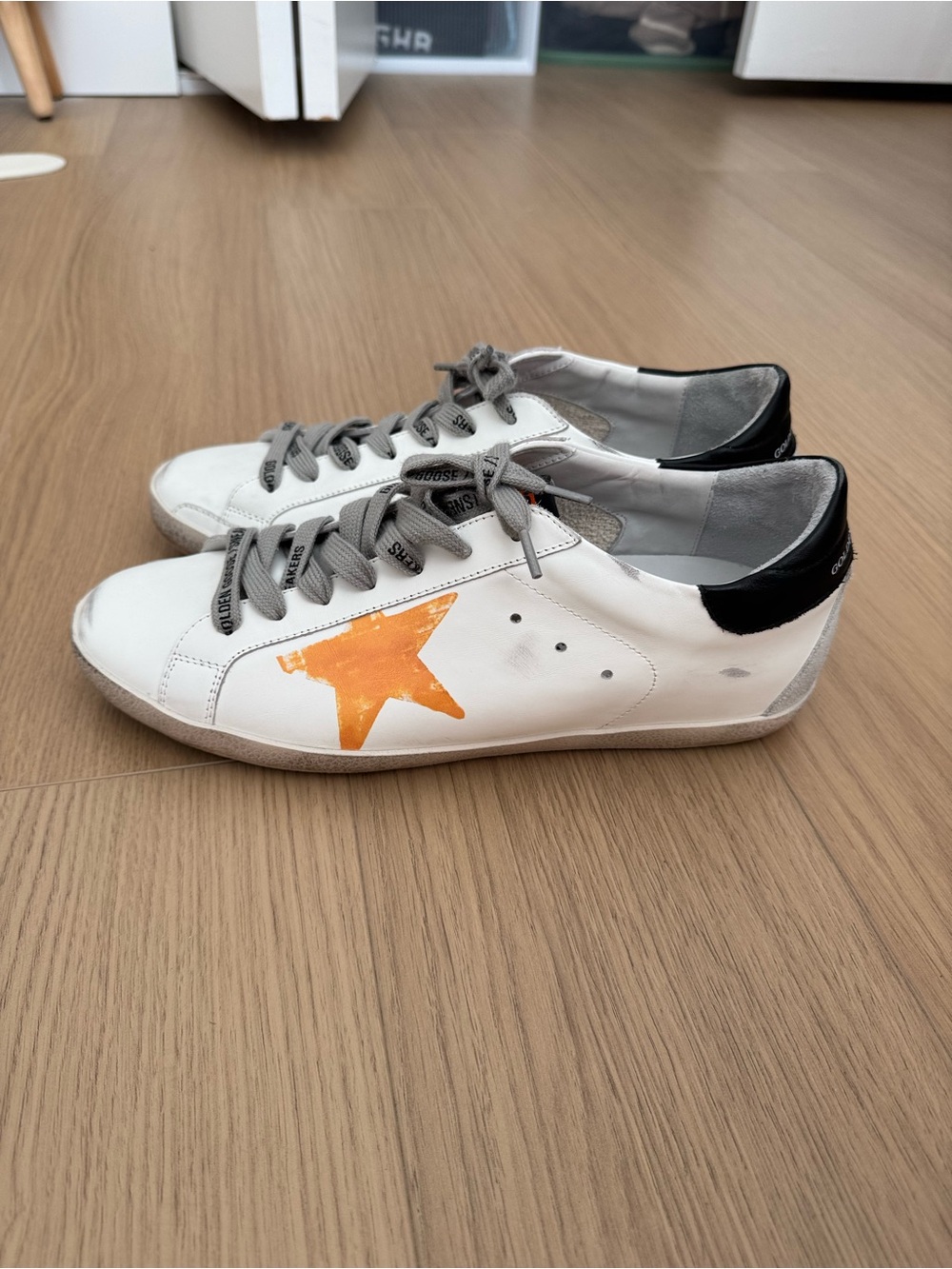 Golden Goose Men’s White Leather Sneakers with Orange Star and Gray Laces - Picture 2 of 6